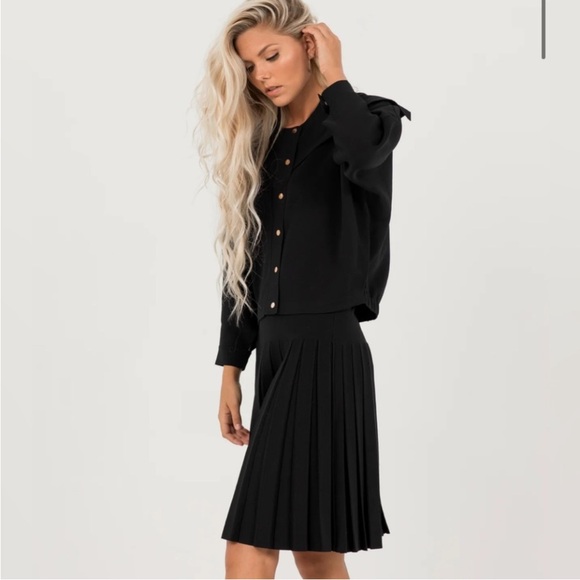 Apparalel Infinity Skirt Black Short length Size L NWT - Picture 1 of 13